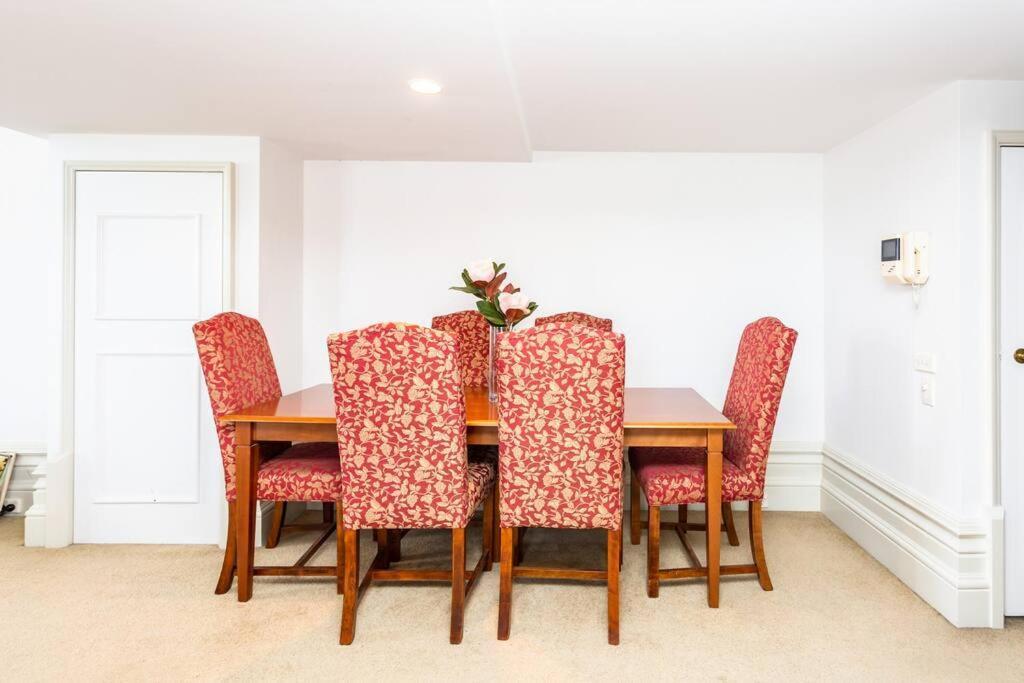 Mcmahon - Cbd Apartment *