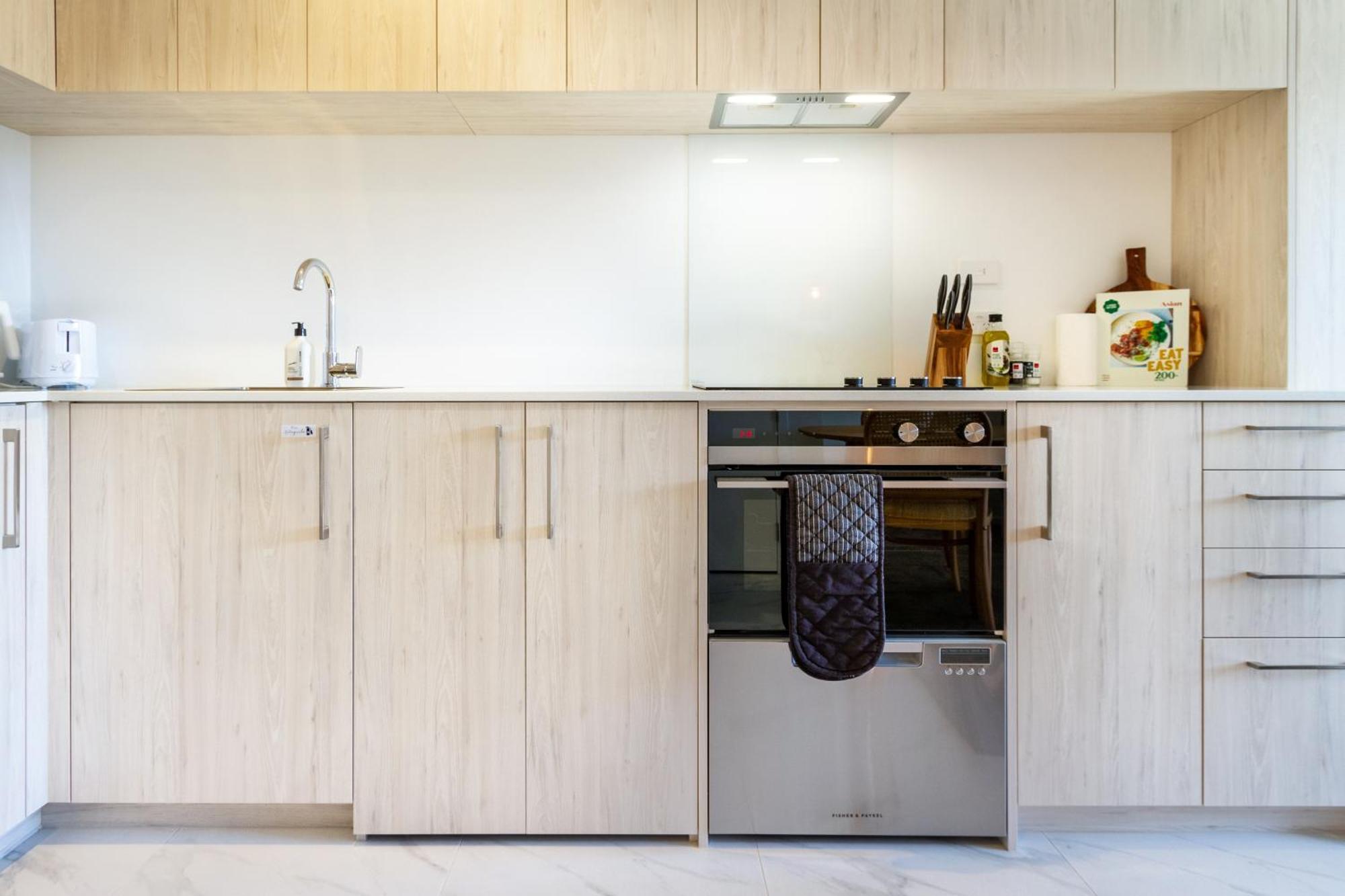 Downtown Delight: At 8 Wilmer With Backyard * Christchurch