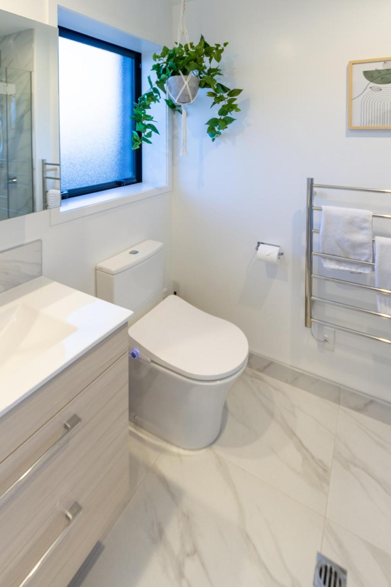 Apartment Downtown Delight: At 8 Wilmer With Backyard Christchurch