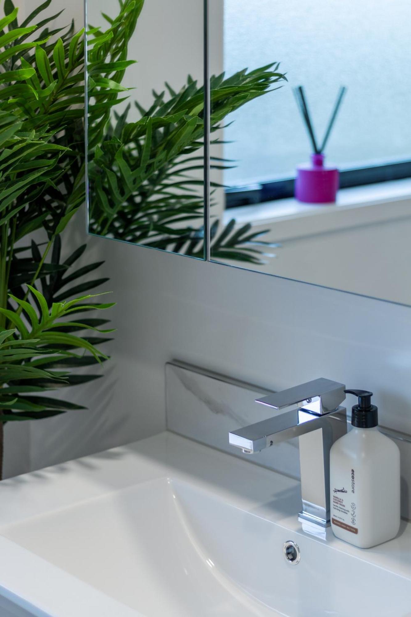Sunsoaked Seaside 1 Bedroom 1 Bath Apartamento Christchurch