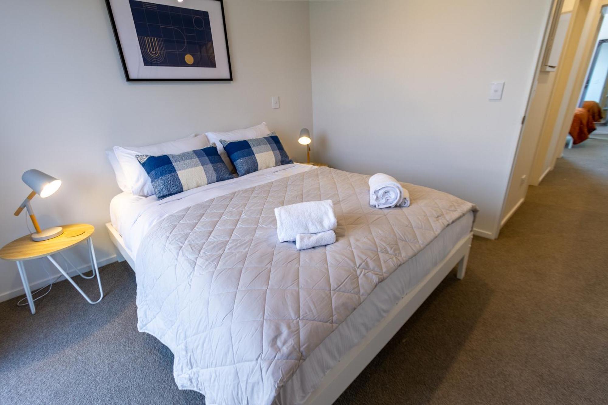 Apartment Lights Retreat With Carpark 2 Bed 2 Bath *