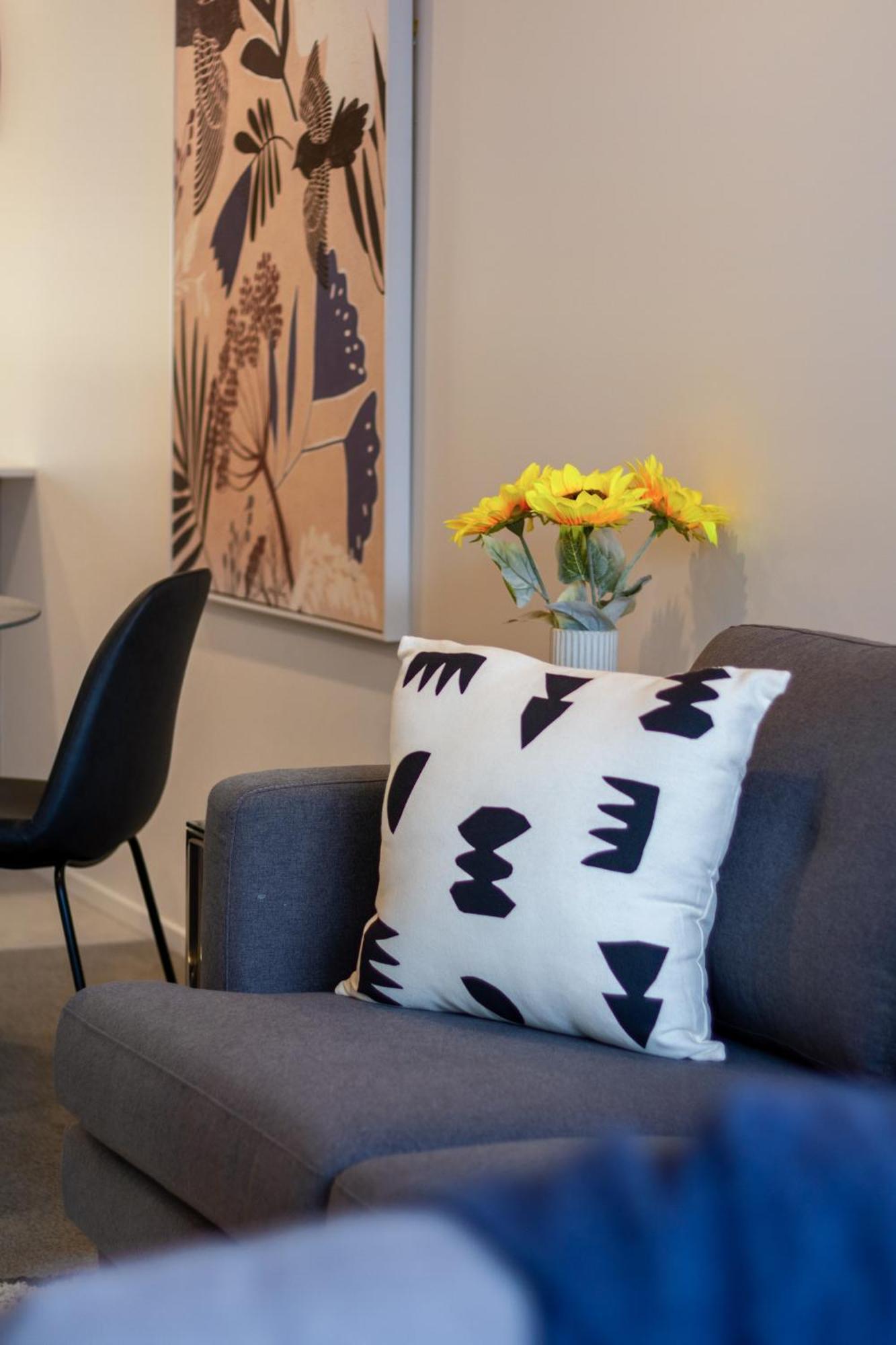 Lights Retreat With Carpark 2 Bed 2 Bath