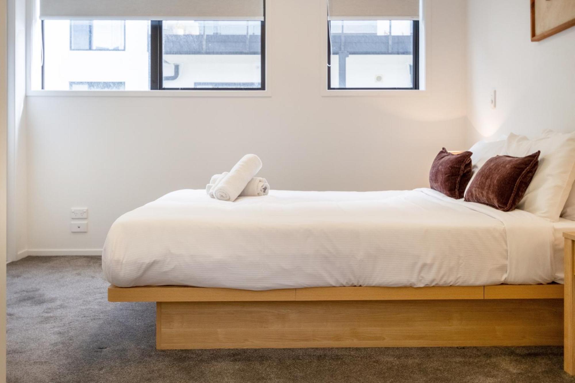 Stylish Cbd Escape 2br Townhouse Christchurch