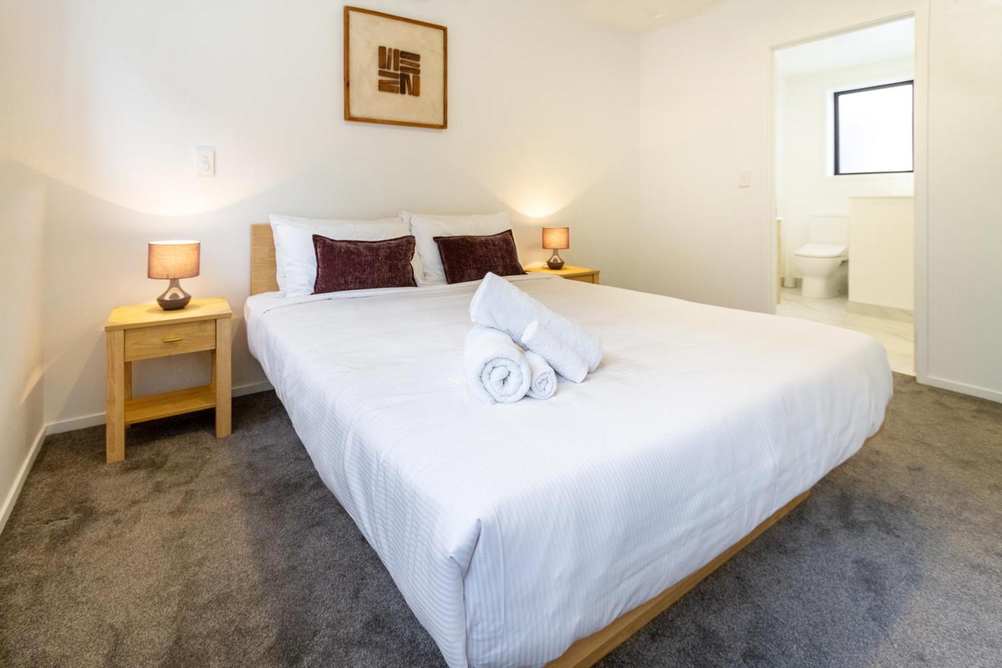 Stylish Cbd Escape 2br Townhouse