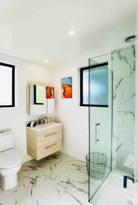 Location With Hagley Park View Apartment *