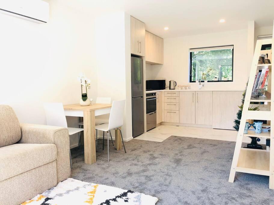 Apartment Location With Hagley Park View *