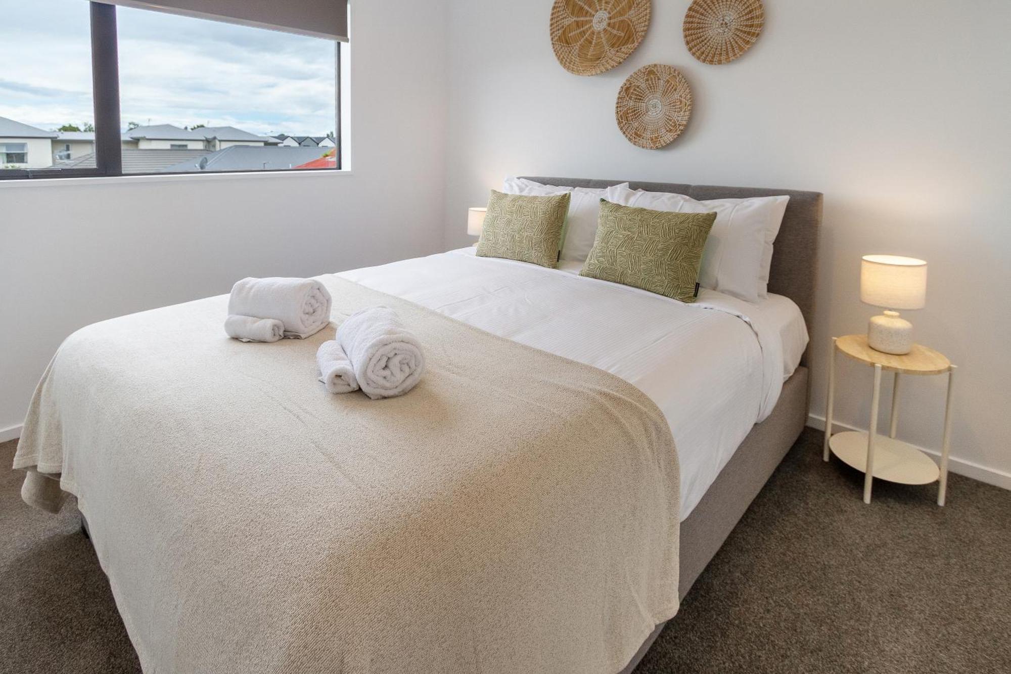 2br Townhouse: Cosy, Close To City, Car Park Apartment