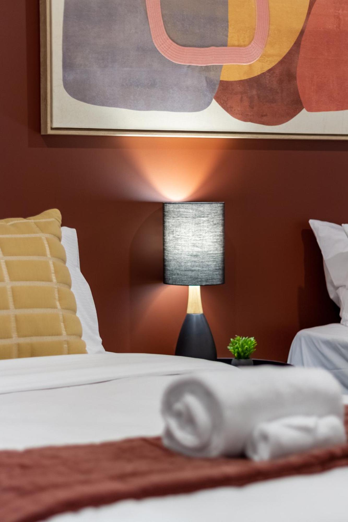 Designer Detailing In The Cbd: 2 Bed 2.5 Bath * Christchurch