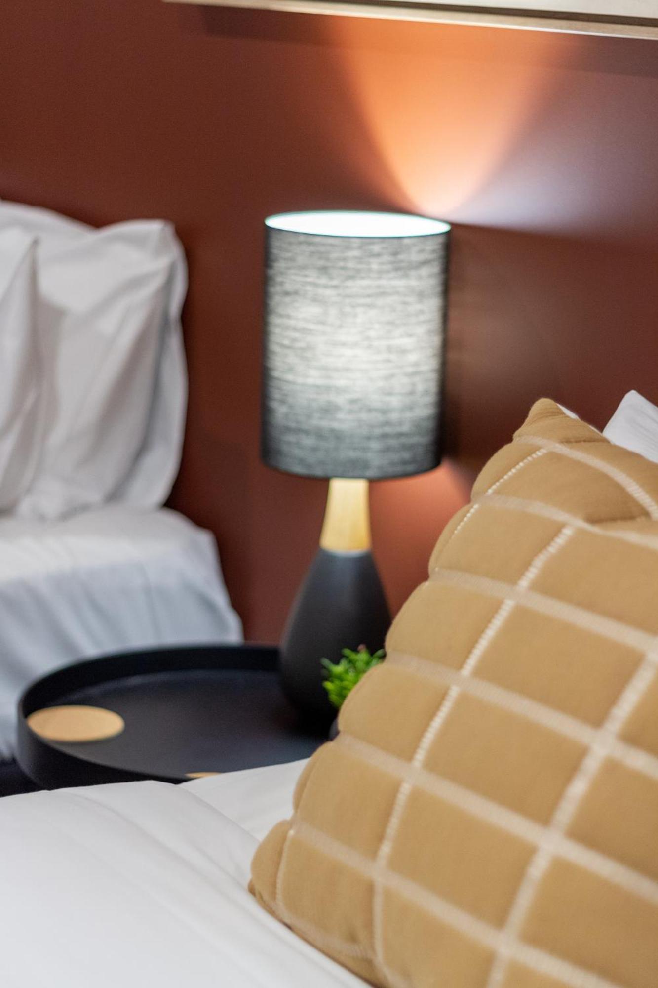 Designer Detailing In The Cbd: 2 Bed 2.5 Bath Apartment *