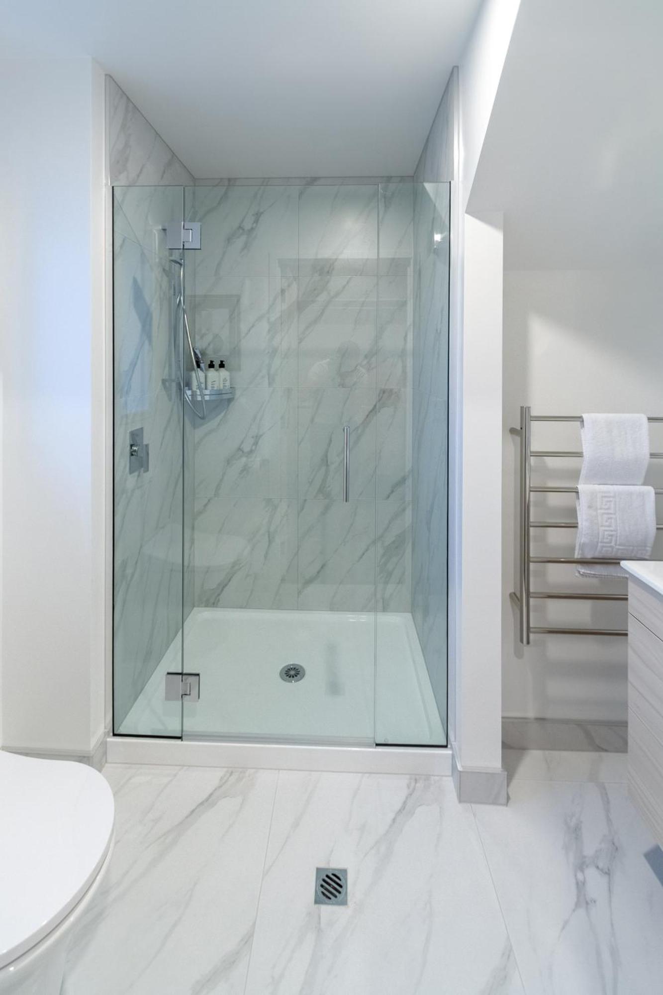 Designer Detailing In The Cbd: 2 Bed 2.5 Bath Apartment