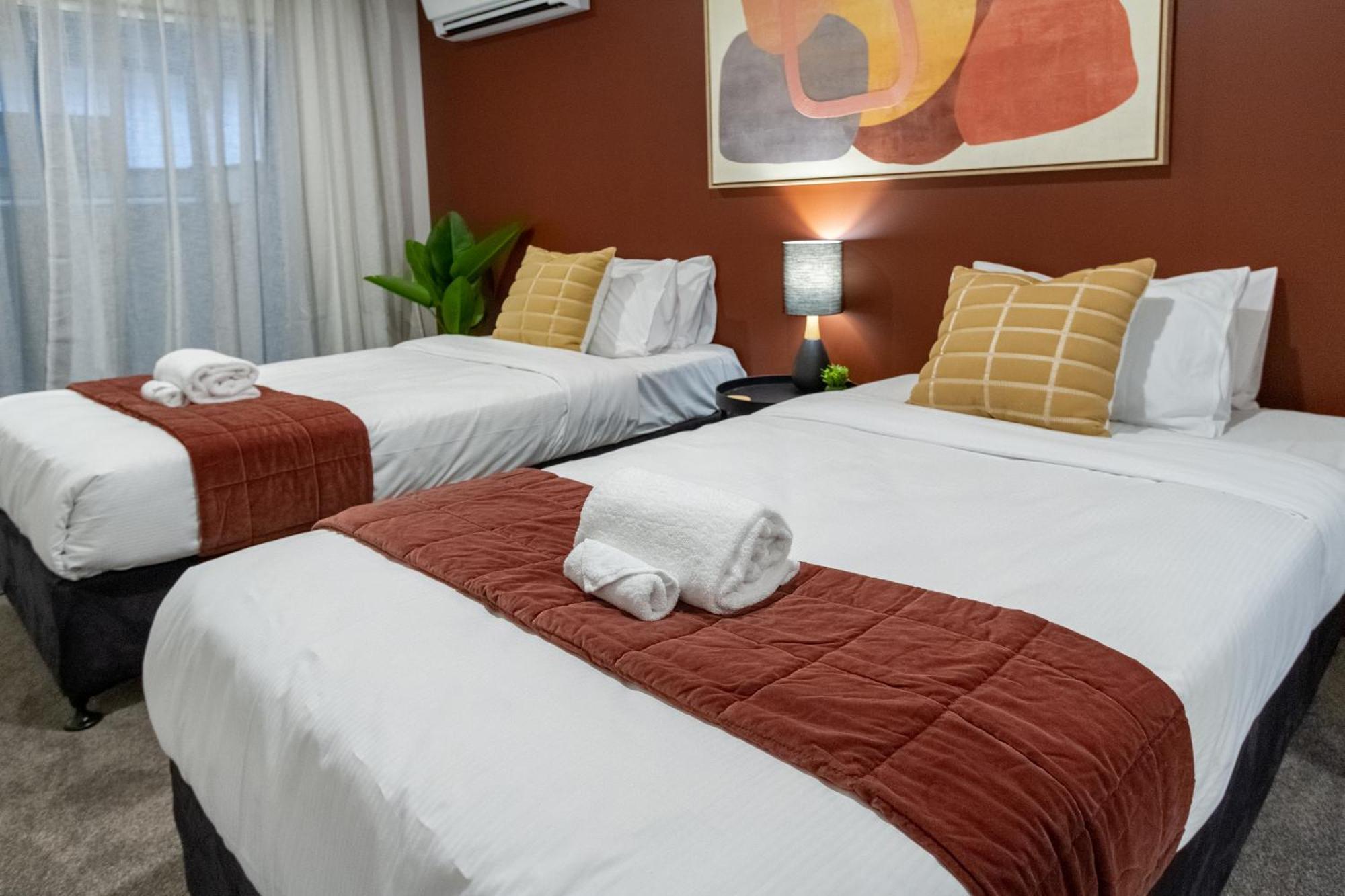 Apartment Designer Detailing In The Cbd: 2 Bed 2.5 Bath *