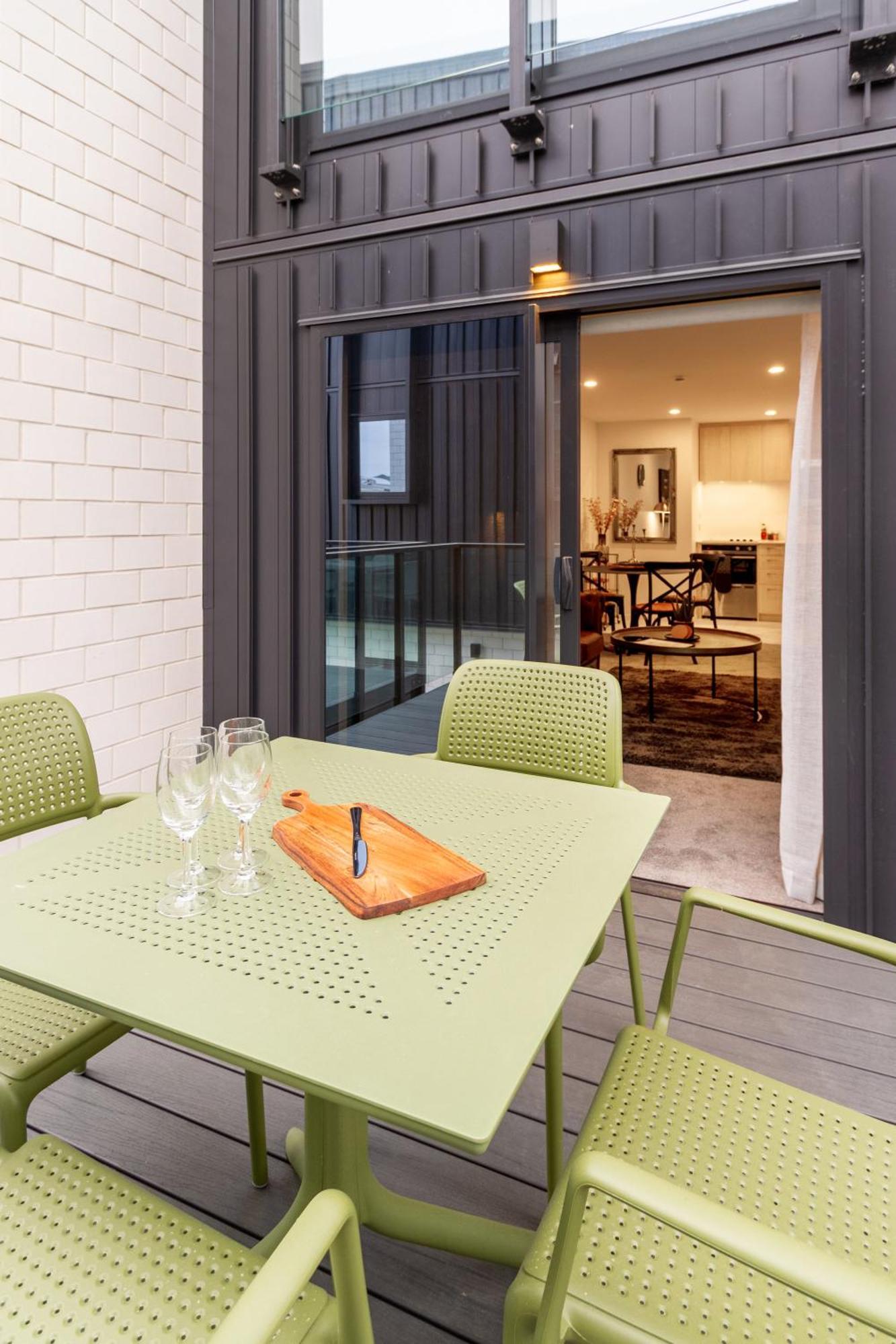 Designer Detailing In The Cbd: 2 Bed 2.5 Bath *