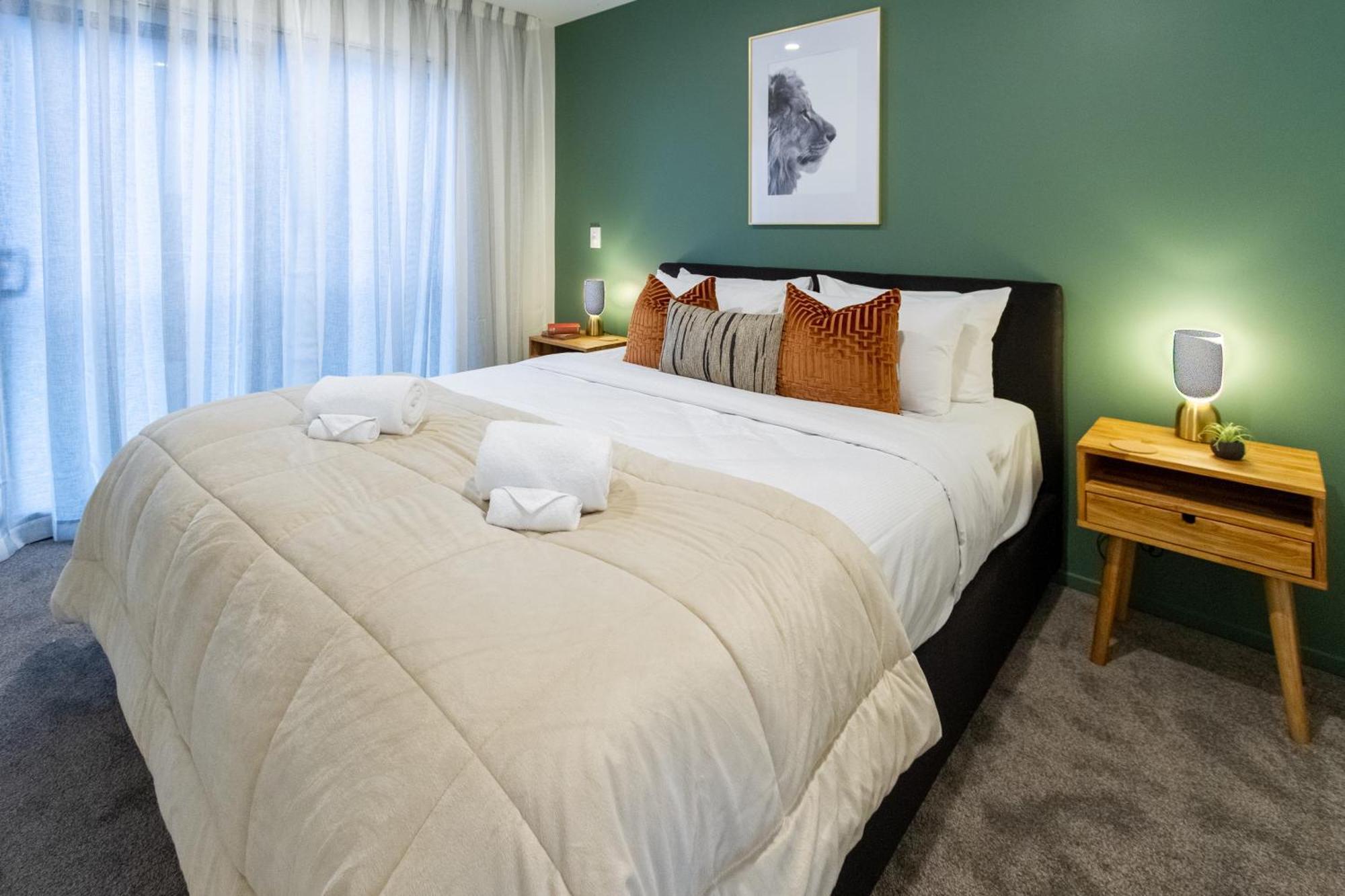 Apartment Designer Detailing In The Cbd: 2 Bed 2.5 Bath *