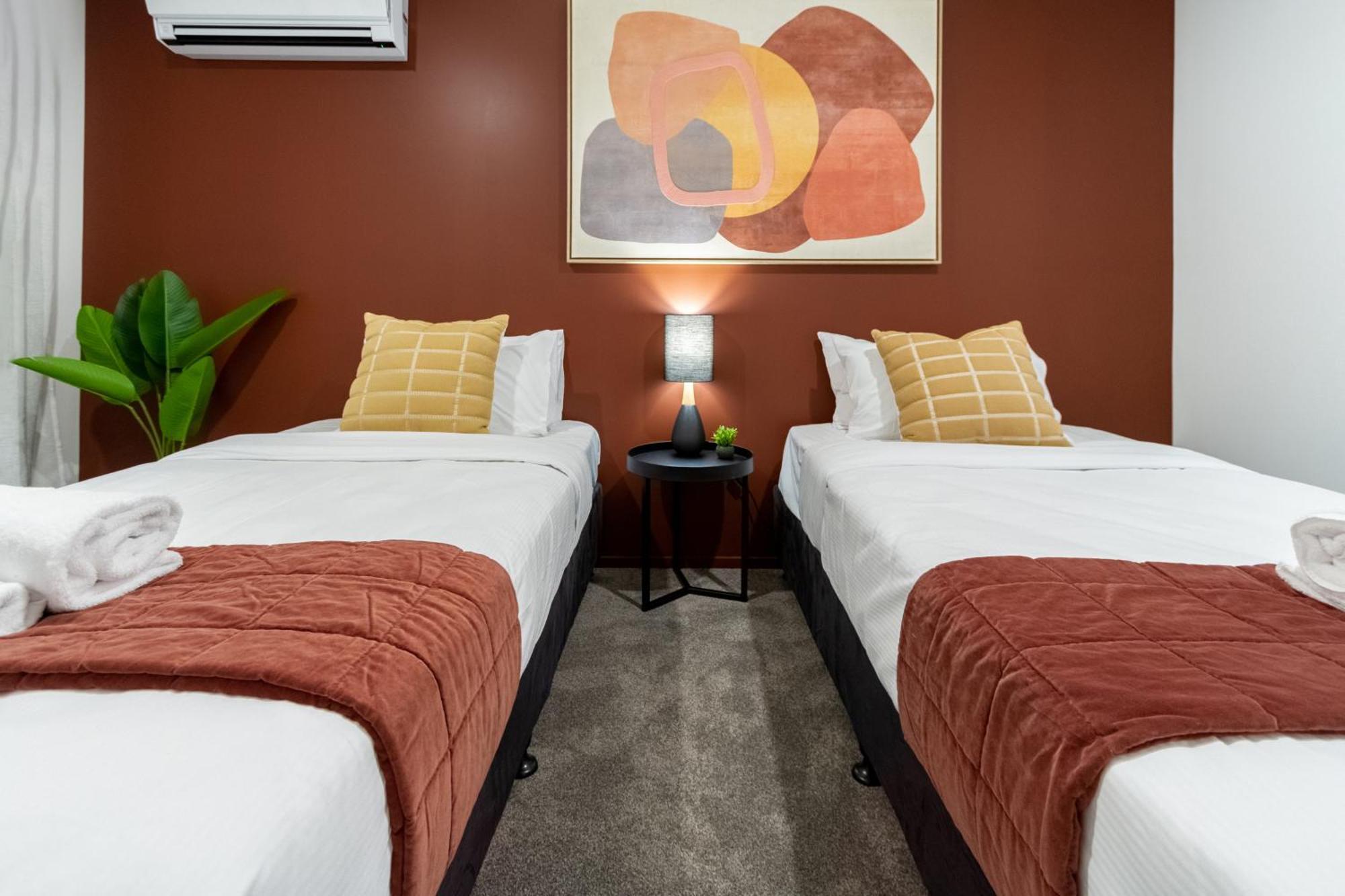 Apartment Designer Detailing In The Cbd: 2 Bed 2.5 Bath *