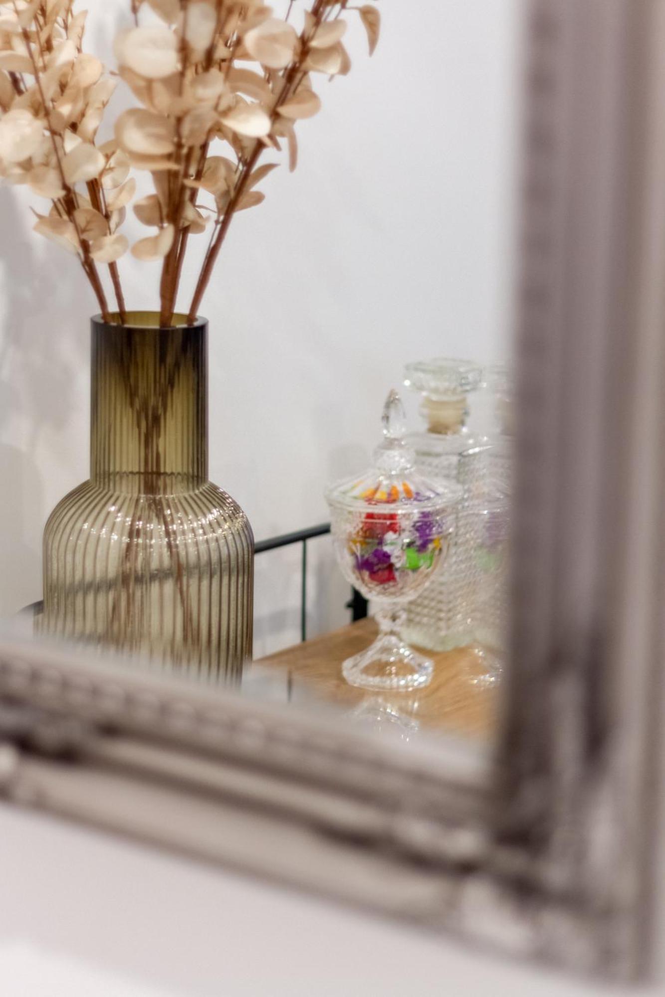 Designer Detailing In The Cbd: 2 Bed 2.5 Bath *