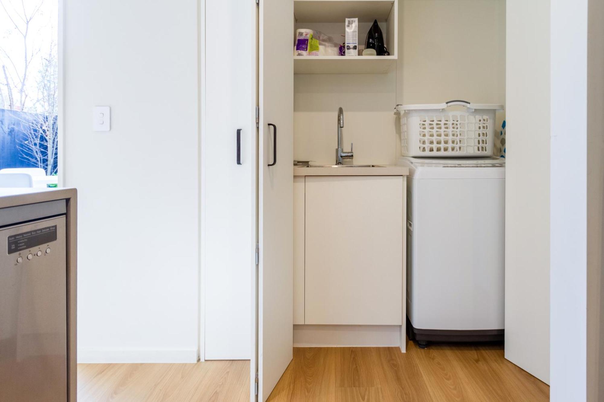 Family Friendly 2 Bedroom, St Albans Apartment *