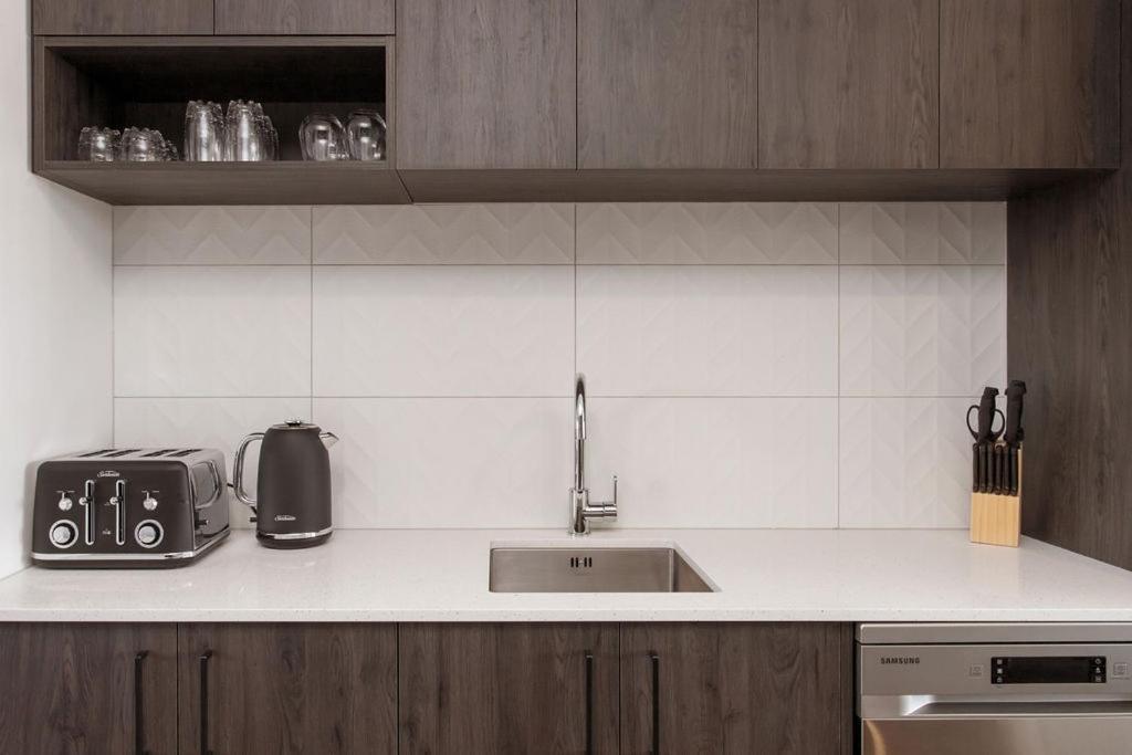 Apartment Stylish Brand New Sunny 3bdrm 3bth Garage Sleeps 6 Christchurch