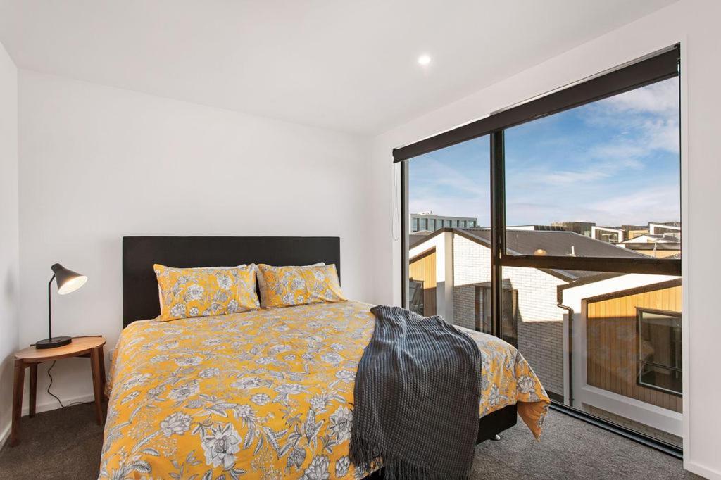 Apartment Stylish Brand New Sunny 3bdrm 3bth Garage Sleeps 6 *