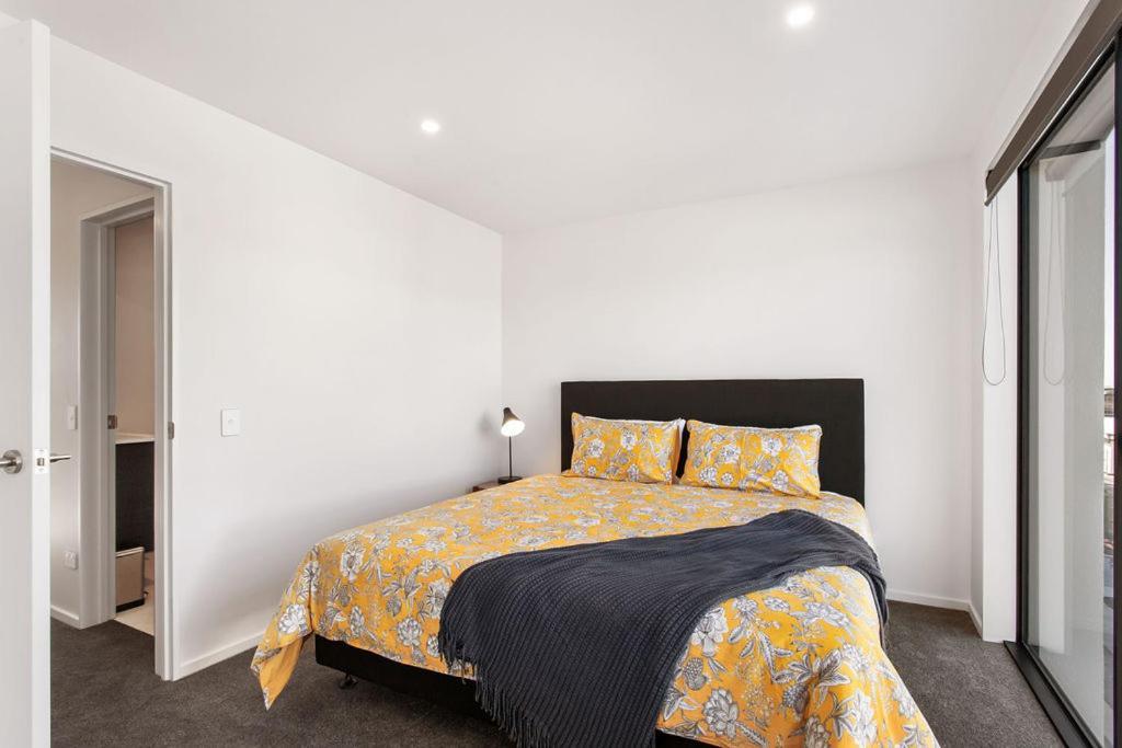Apartment Stylish Brand New Sunny 3bdrm 3bth Garage Sleeps 6