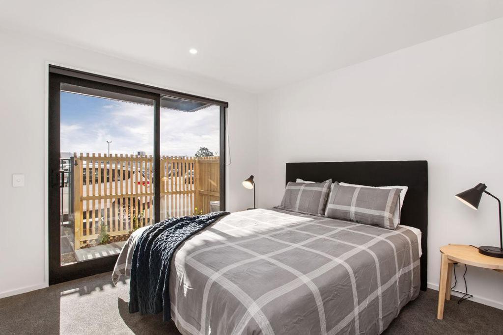 Stylish Brand New Sunny 3bdrm 3bth Garage Sleeps 6 Christchurch