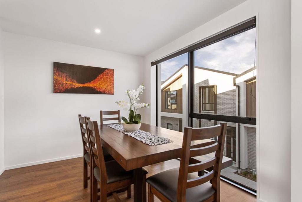 Apartment Stylish Brand New Sunny 3bdrm 3bth Garage Sleeps 6 Christchurch