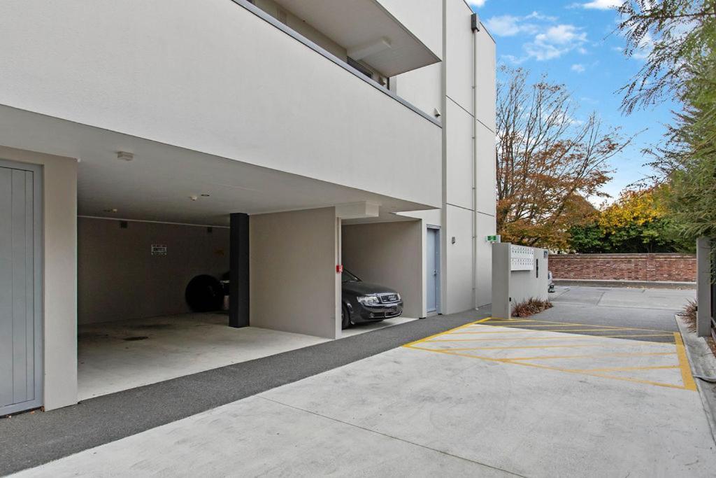 Walking Distance Cbd 2 Bdrms Secure Park Apartment