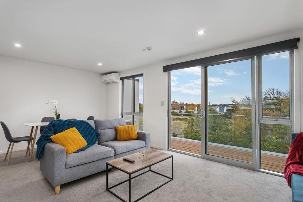Walking Distance Cbd 2 Bdrms Secure Park Apartment