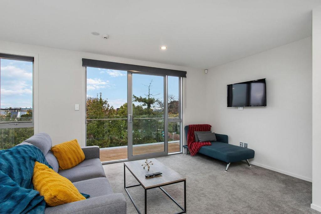 Apartment Walking Distance Cbd 2 Bdrms Secure Park *