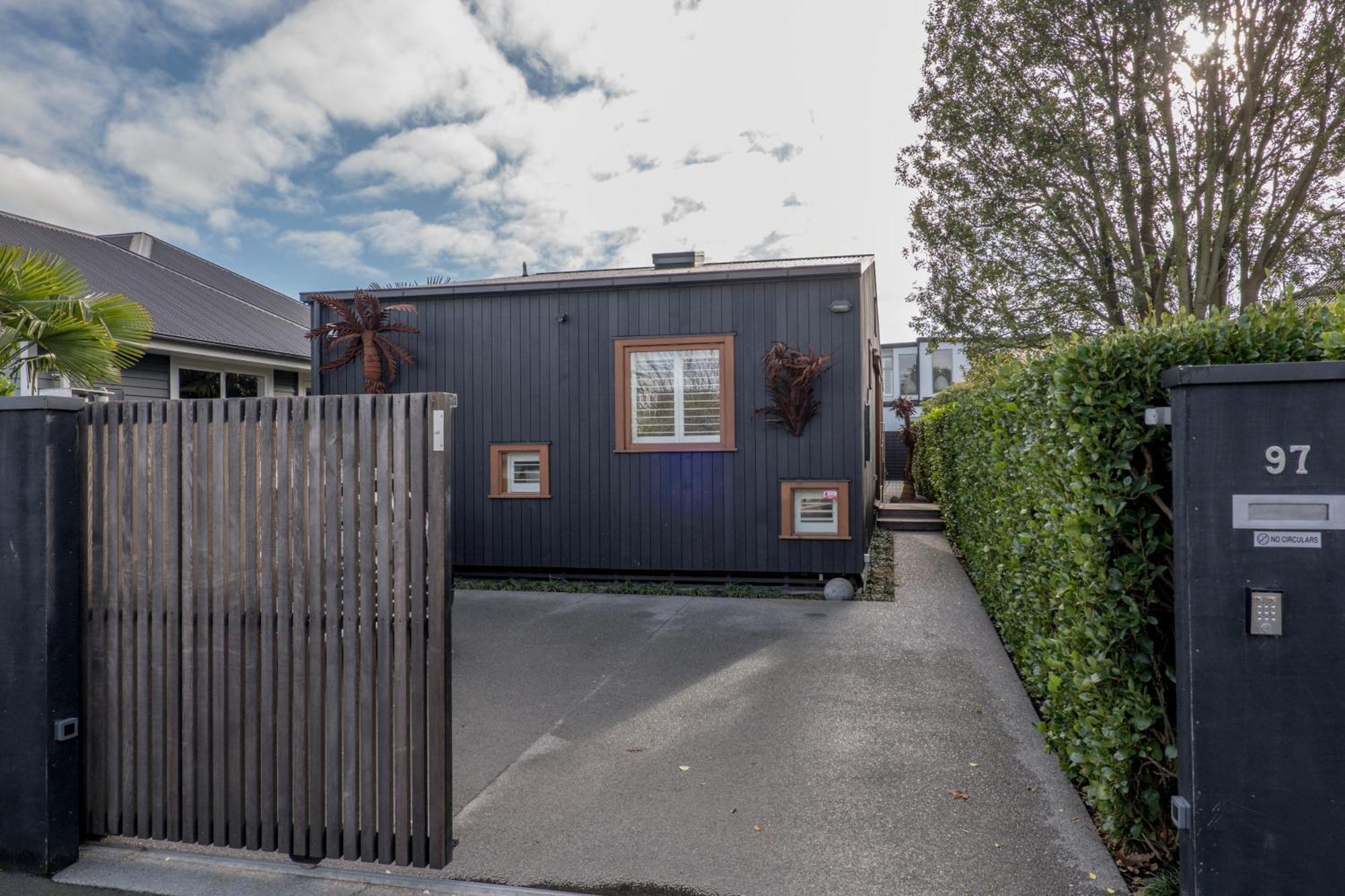 The Black Hut Christchurch