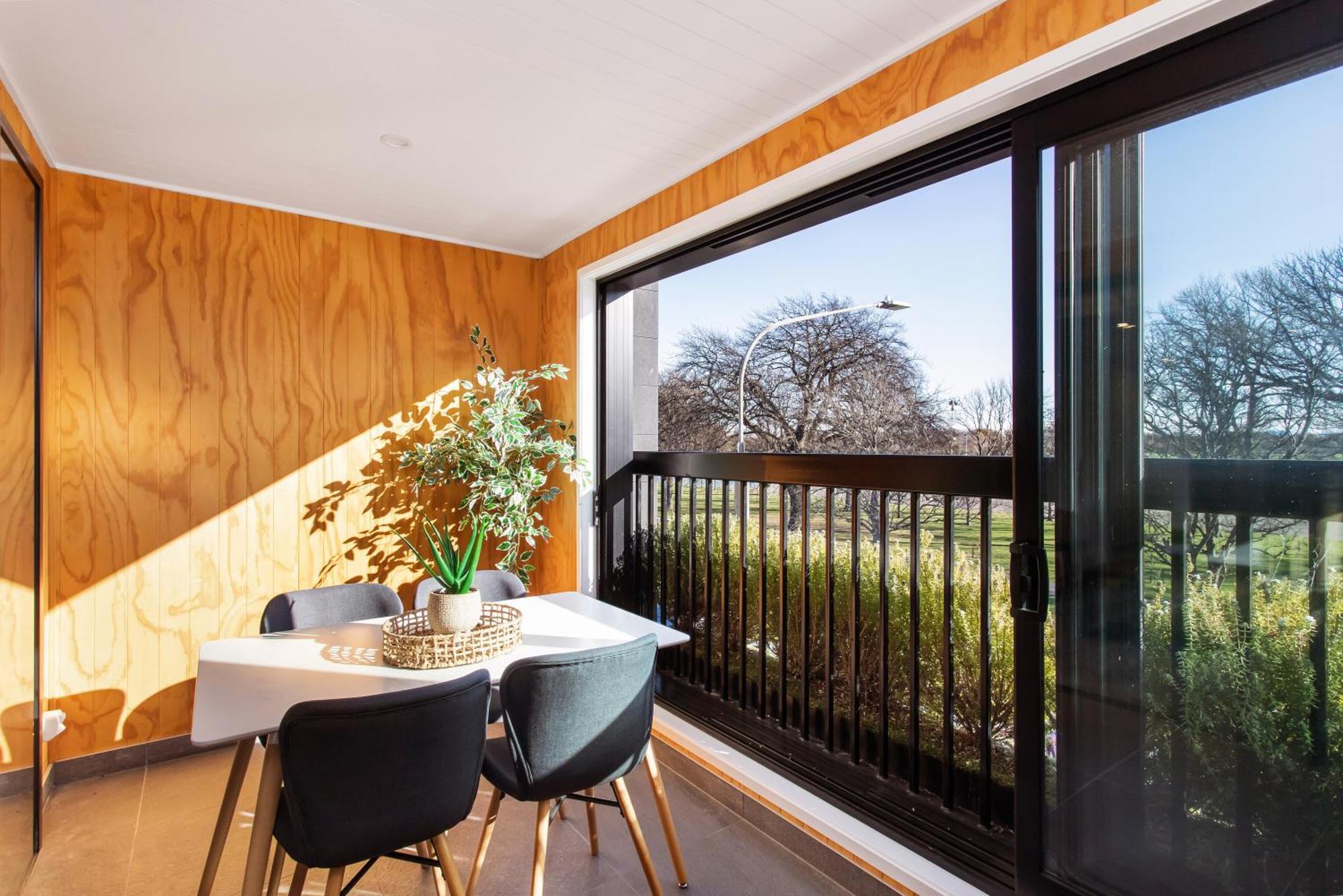 Penthouse Scenic Views-spacious 2br * Christchurch