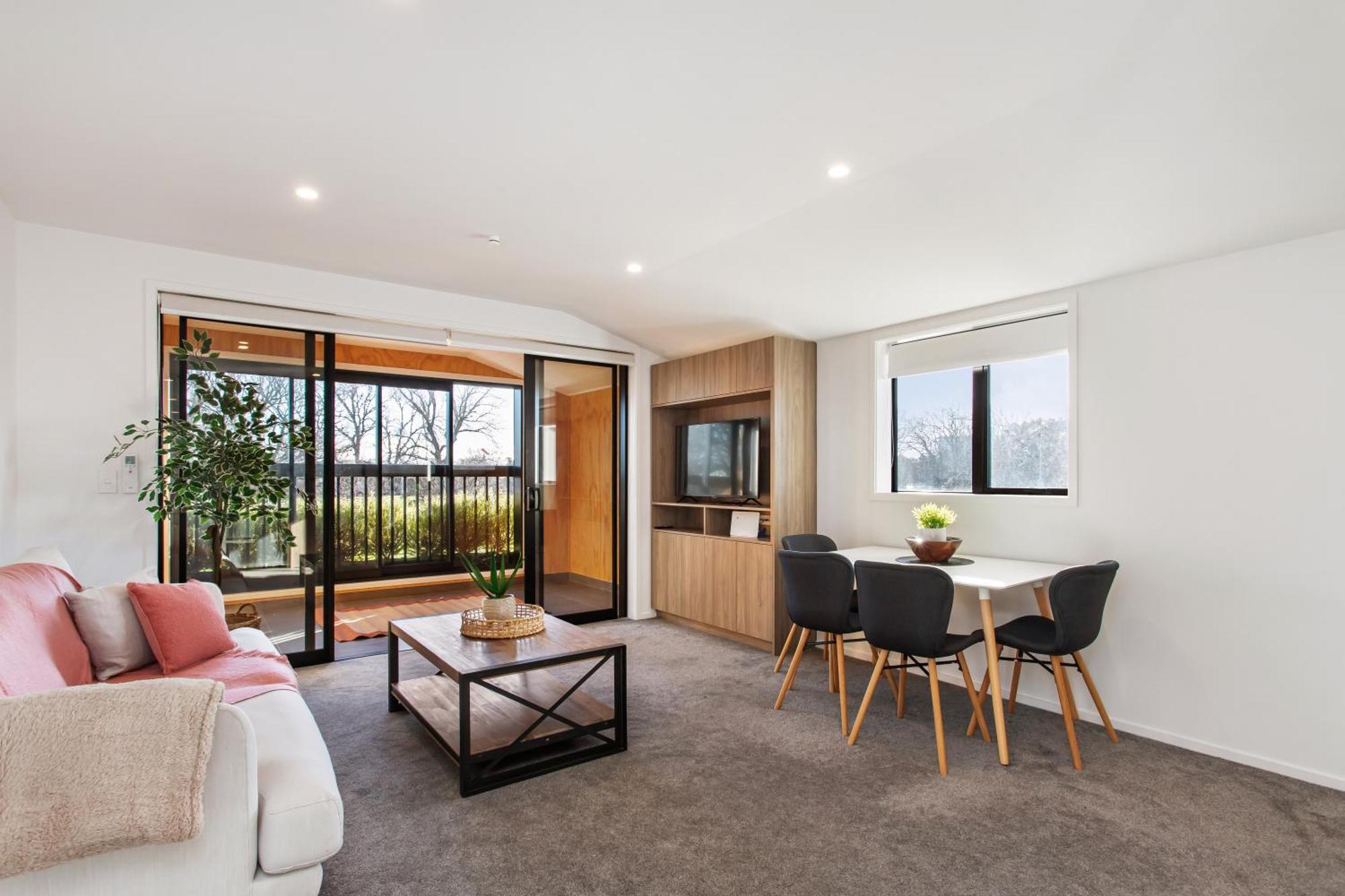 Penthouse Scenic Views-spacious 2br Apartment