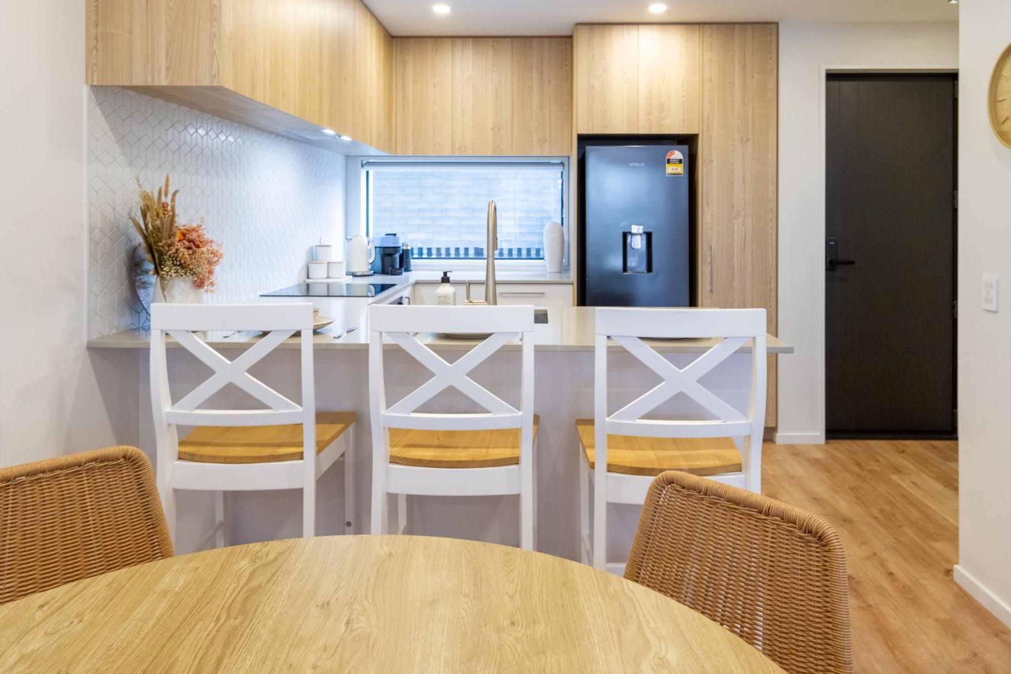 Modern 2 Bed 2 Bath Opposite Hagley Park *