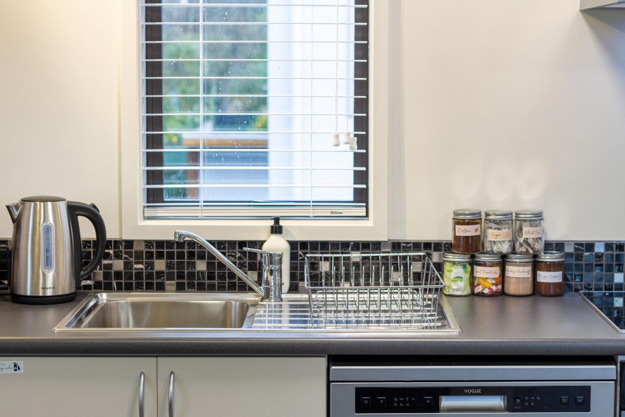 Warm Chch Park View & Garage Parking Apartamento