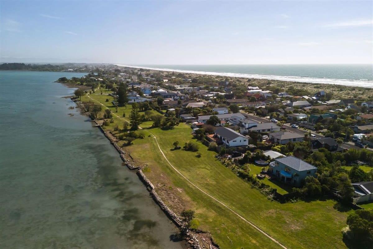 Modern 2-bedroom Oasis Just Steps From The Casa de férias Christchurch