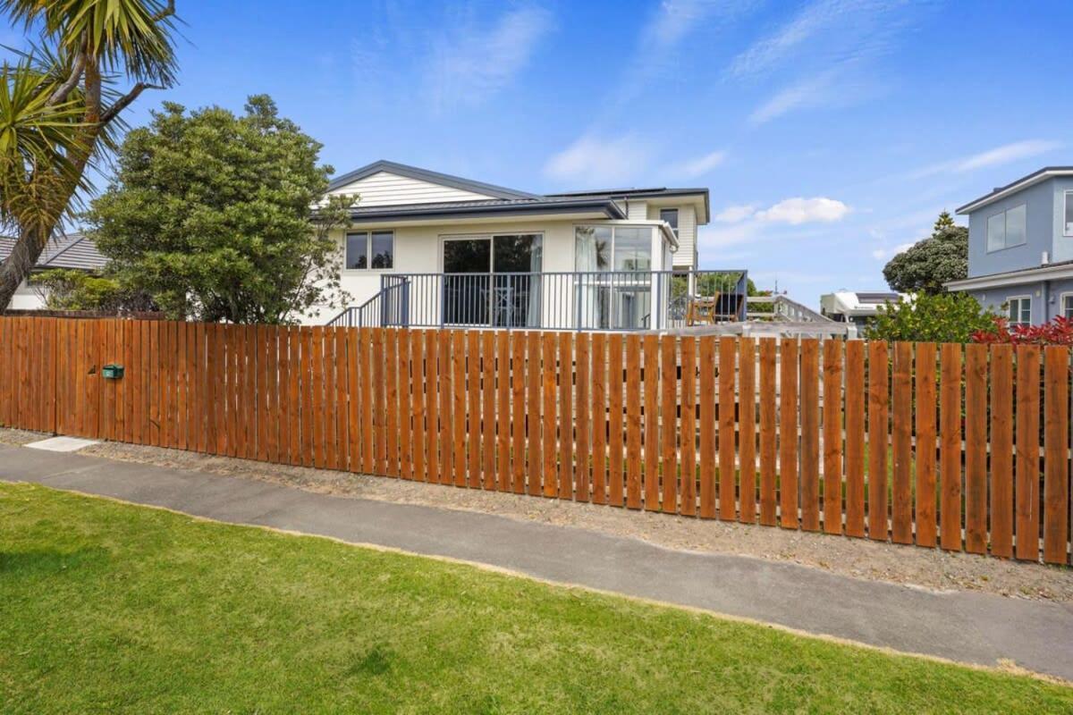Modern 2-bedroom Oasis Just Steps From The * Christchurch
