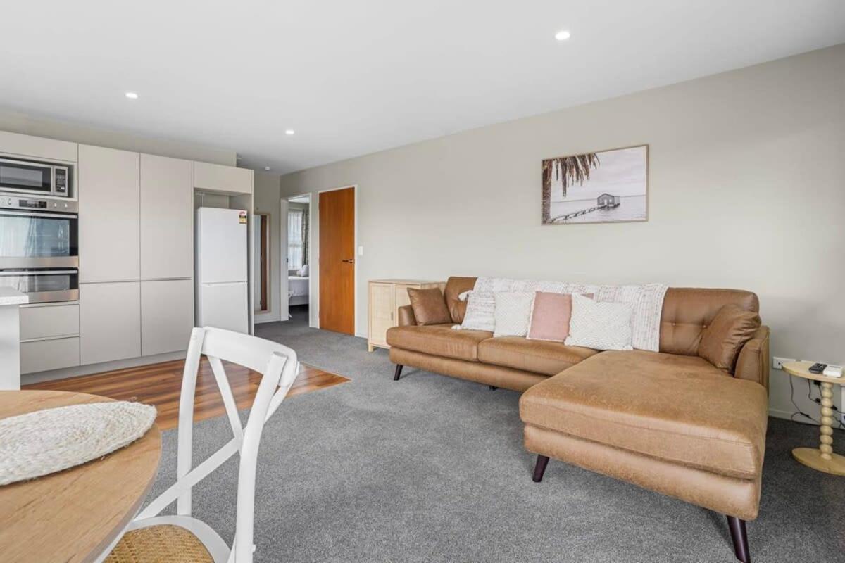 Modern 2-bedroom Oasis Just Steps From The Casa de férias *