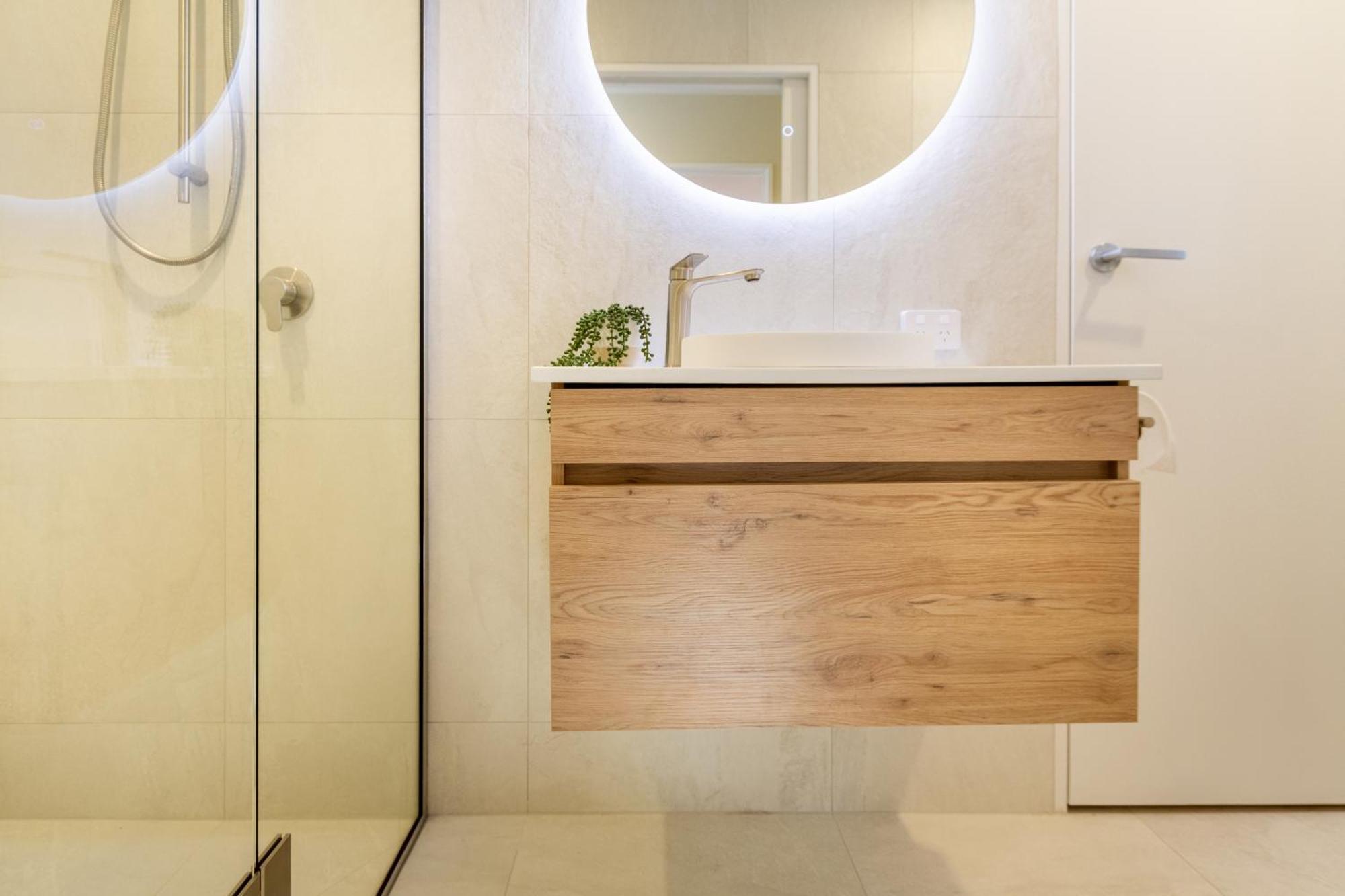 Luxury Beachside Living Elegant 3-bedroom Haven Apartment Christchurch