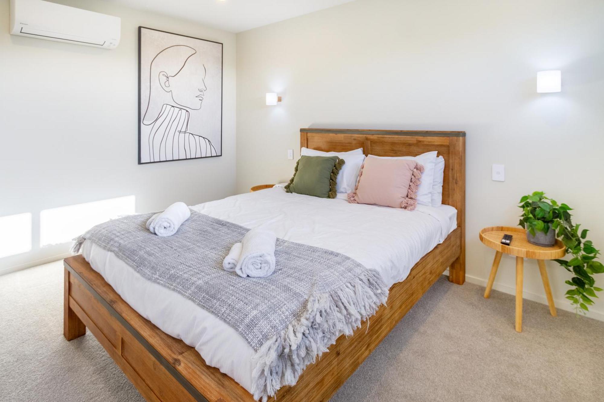 Luxury Beachside Living Elegant 3-bedroom Haven Apartment