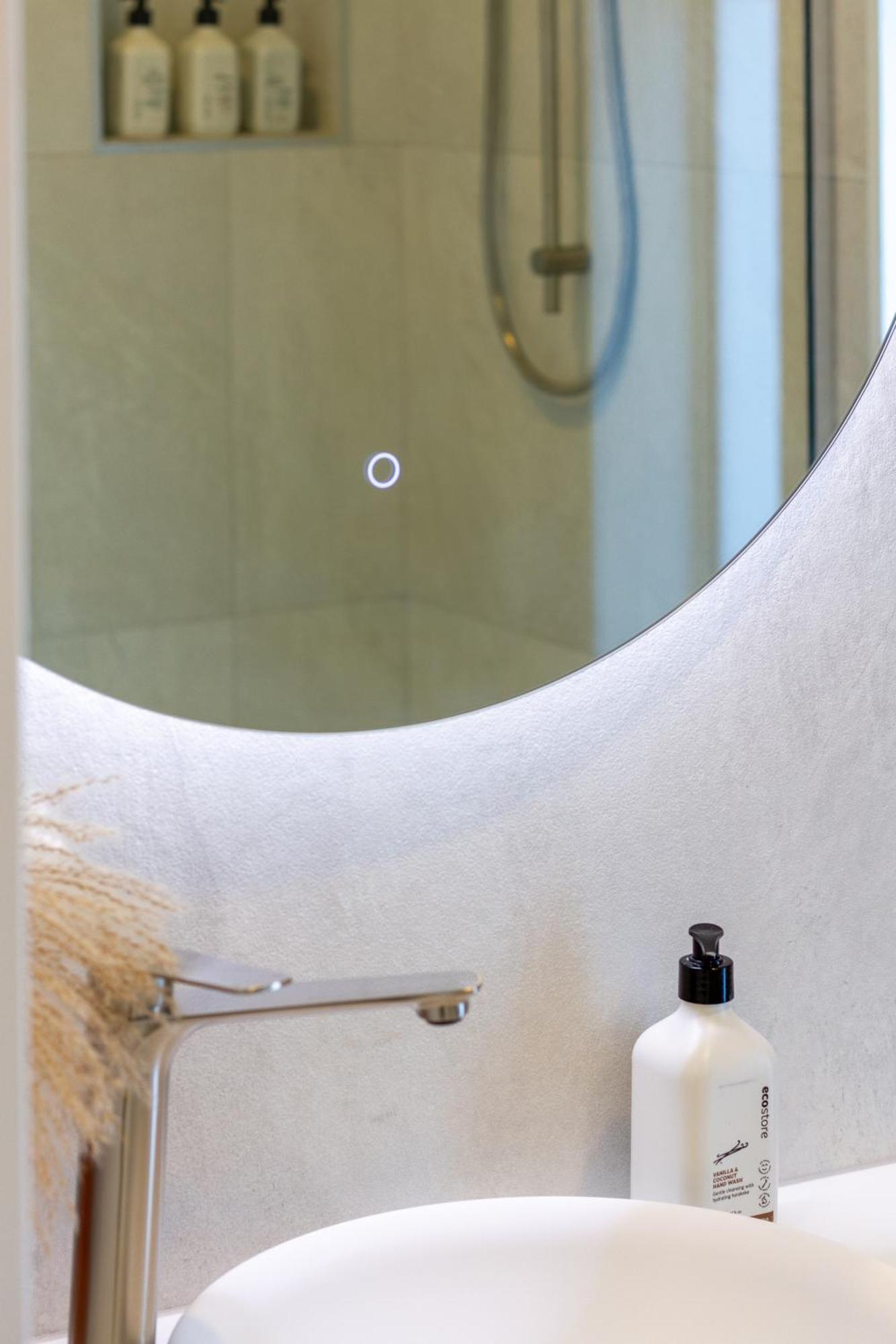 Luxury Beachside Living Elegant 3-bedroom Haven Apartment Christchurch
