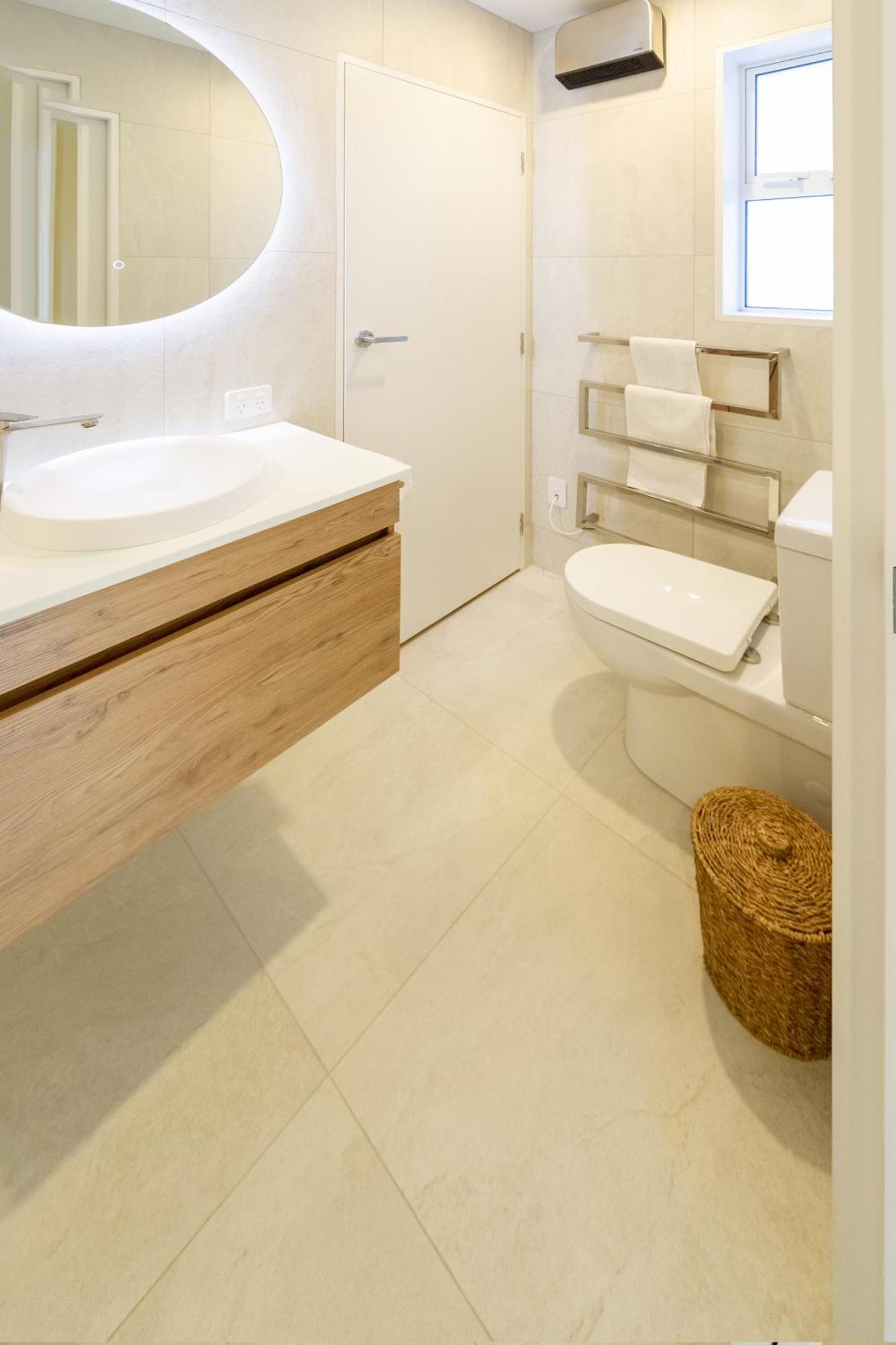Luxury Beachside Living Elegant 3-bedroom Haven Apartment Christchurch