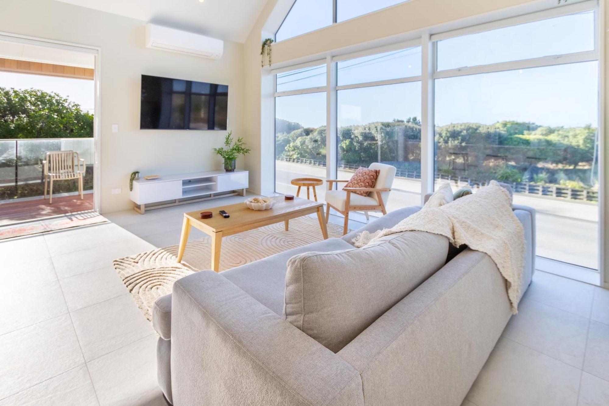 Luxury Beachside Living Elegant 3-bedroom Haven *