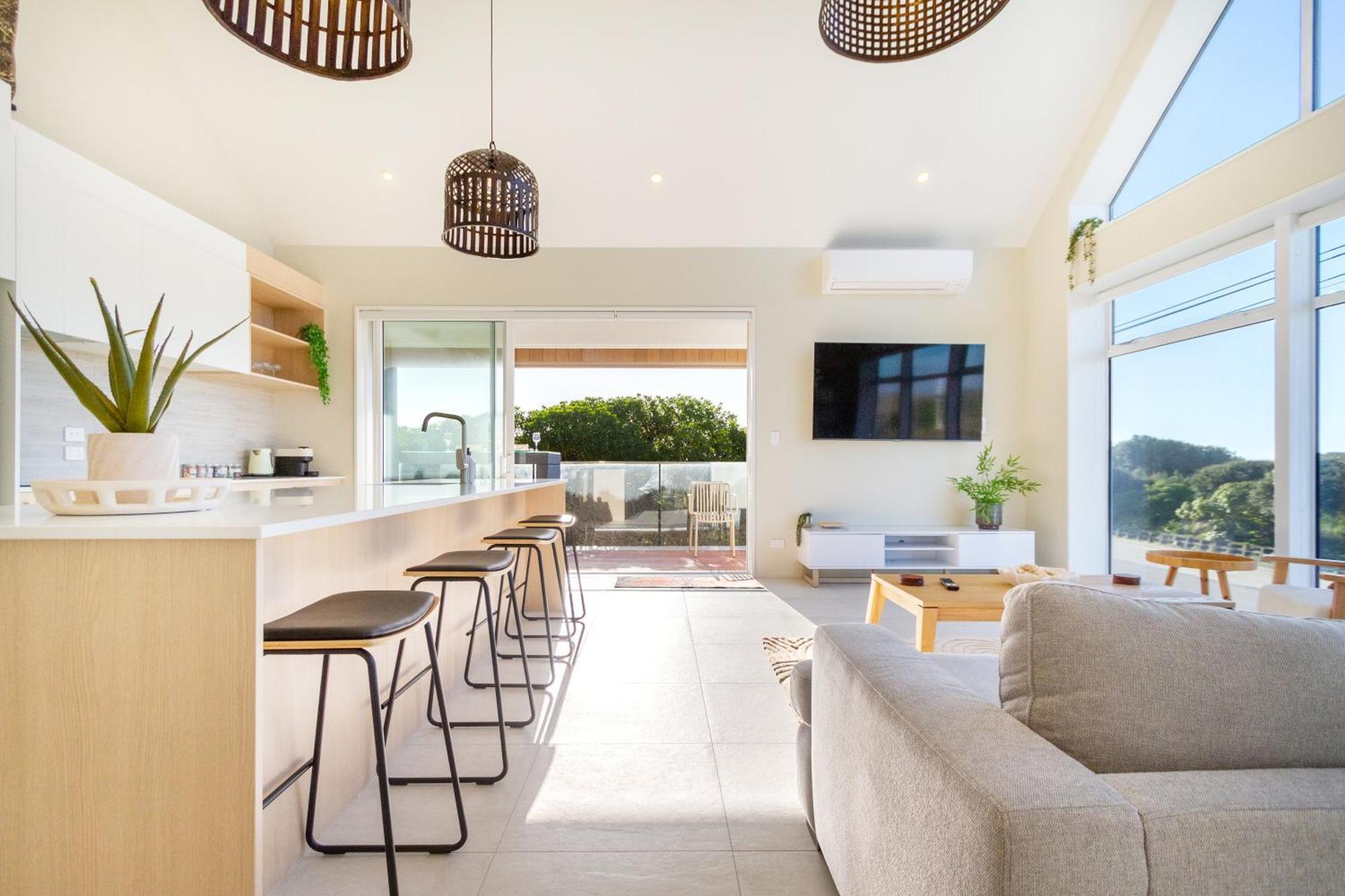 Luxury Beachside Living Elegant 3-bedroom Haven Apartment