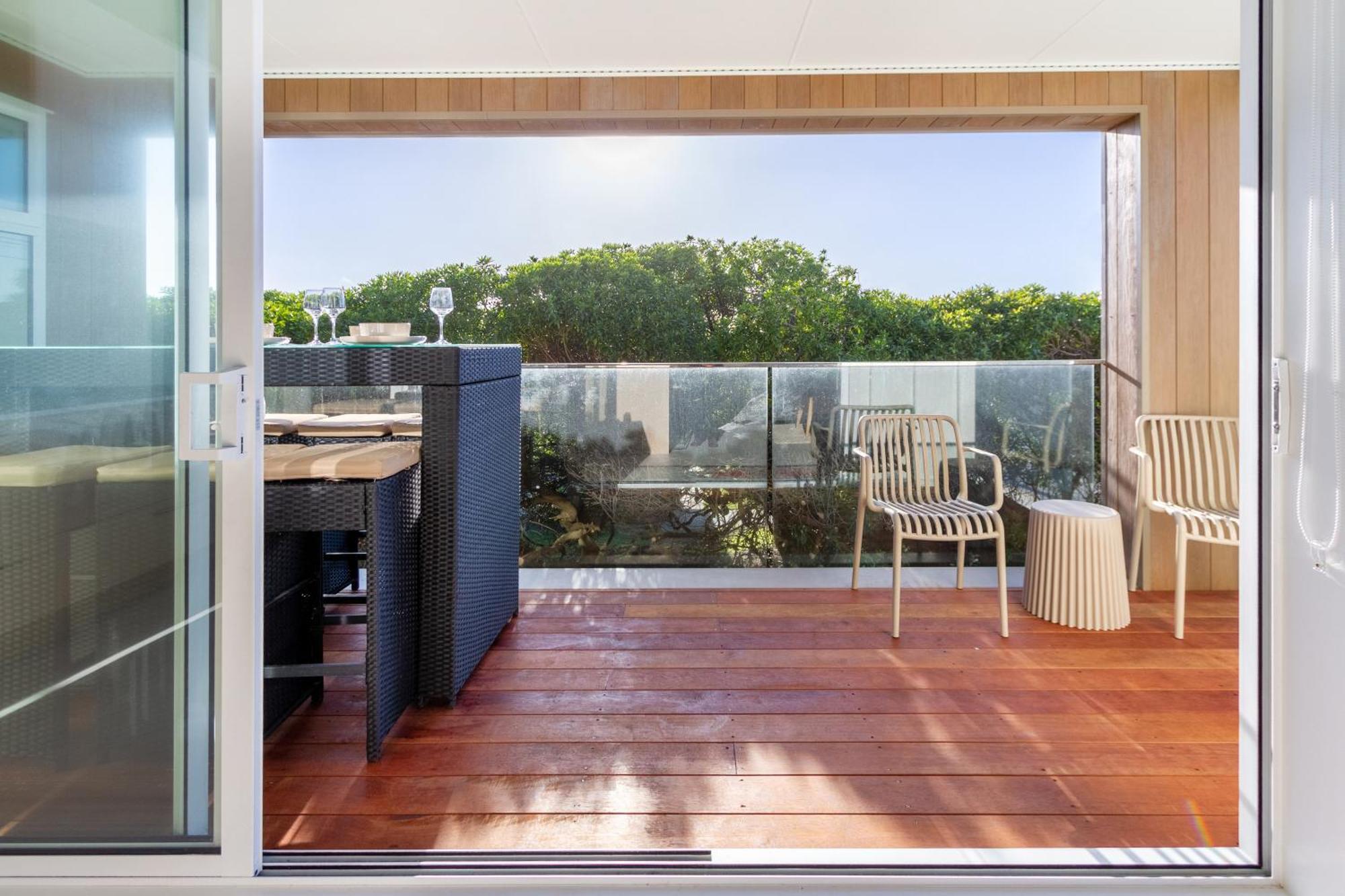 Luxury Beachside Living Elegant 3-bedroom Haven Apartment *