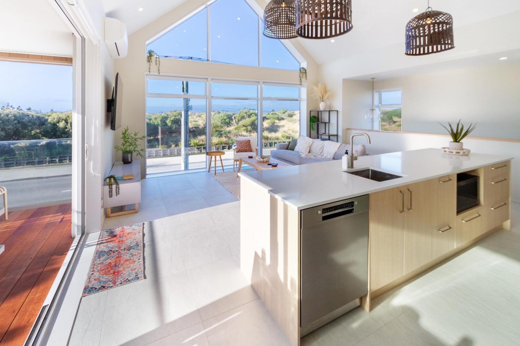 Luxury Beachside Living Elegant 3-bedroom Haven * Christchurch