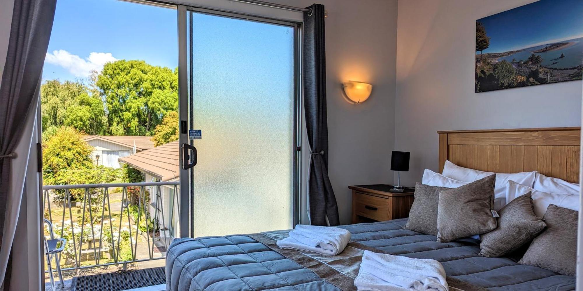 Admiral Motel 3*