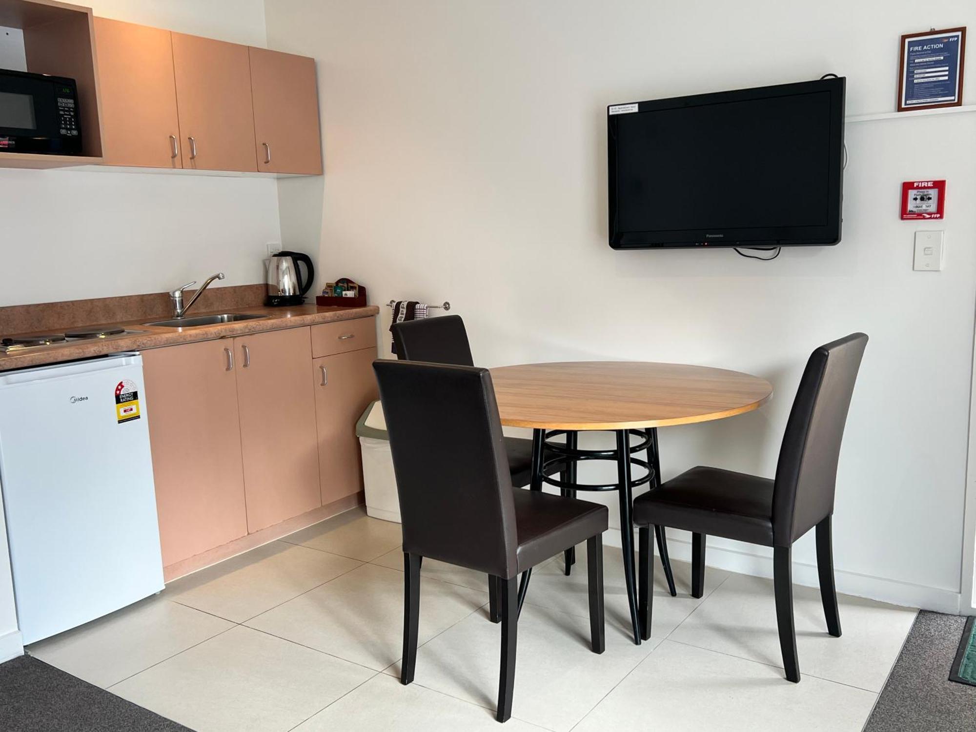 Bush Court Motel 4*