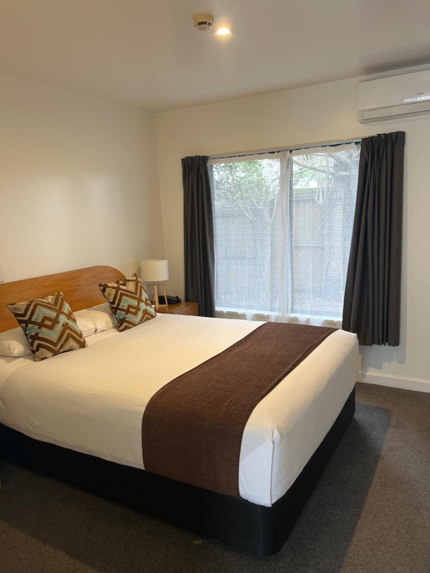 Motel Bush Court 4*