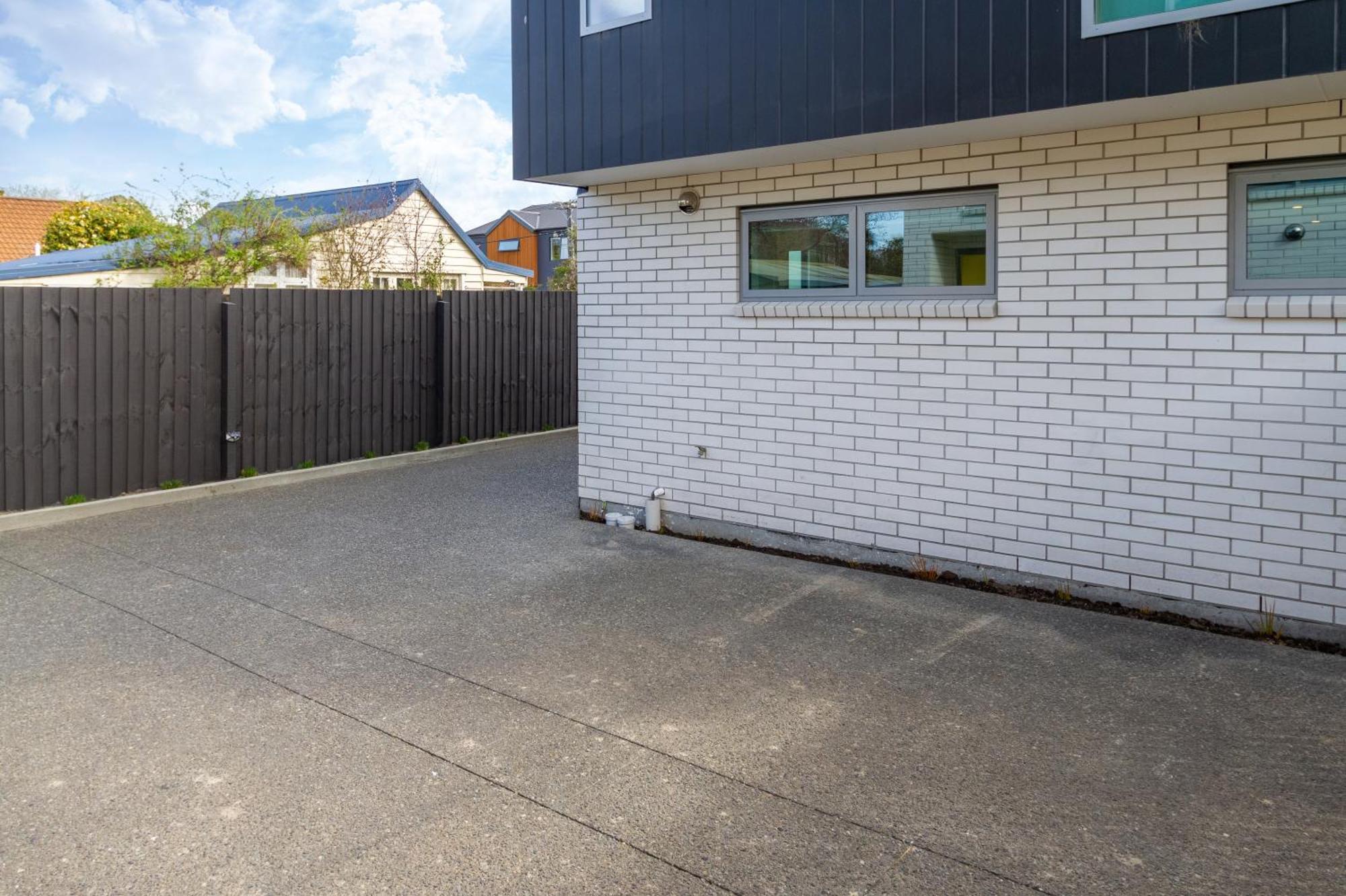 Spacious Near Avon River With Carpark *