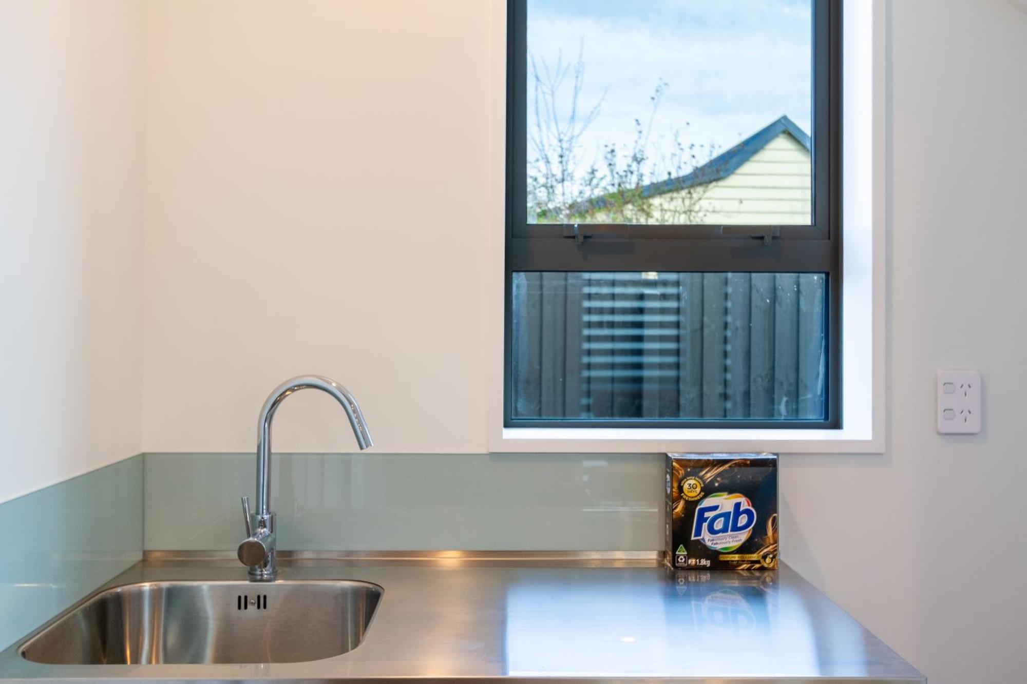 Apartment Spacious Near Avon River With Carpark