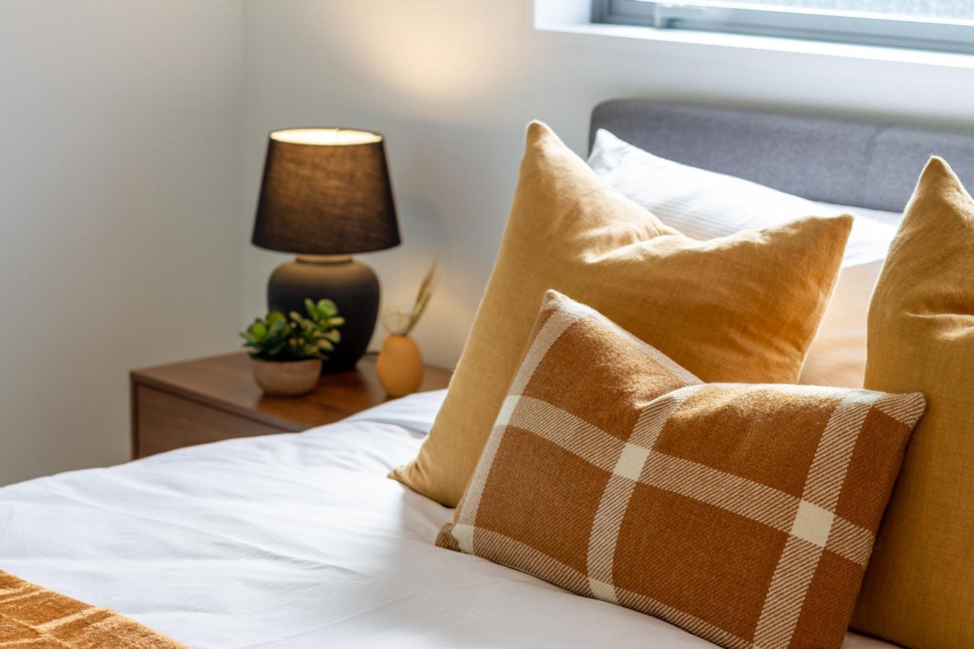 Spacious Near Avon River With Carpark Apartment *